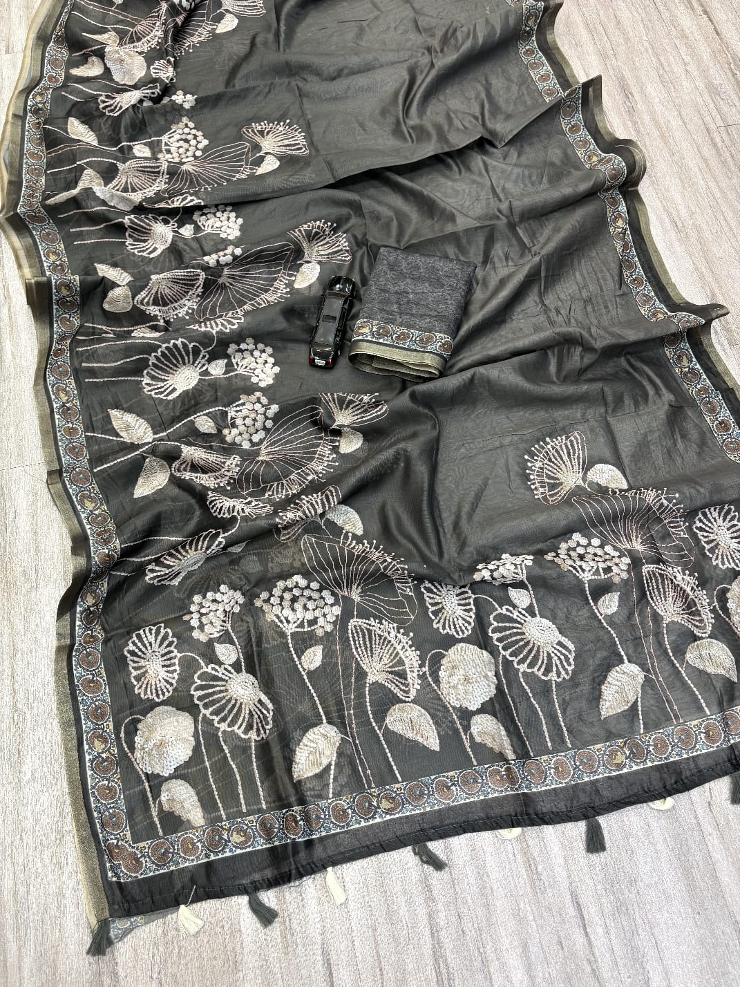 Cotton slub fancy print saree